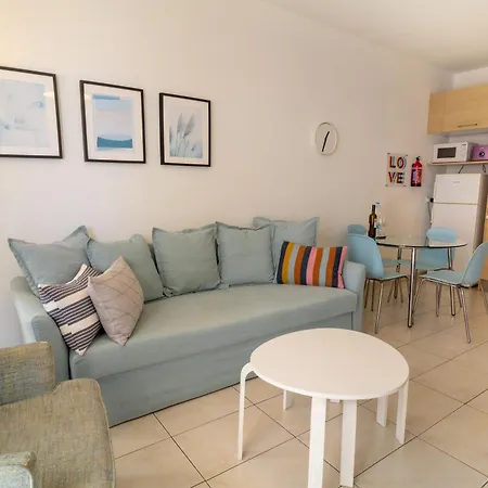 Blue Dawn Center Flat * لارنكا