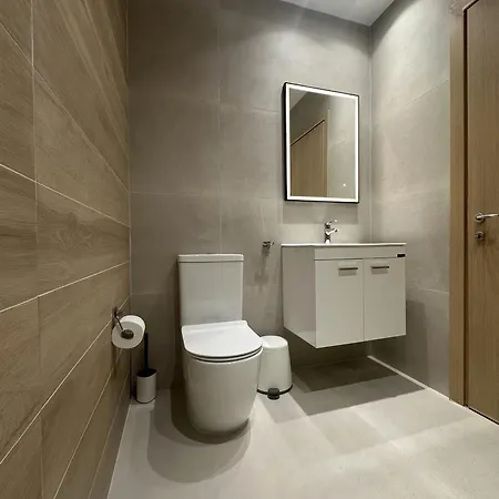 Blue Dawn Center Flat شقة لارنكا