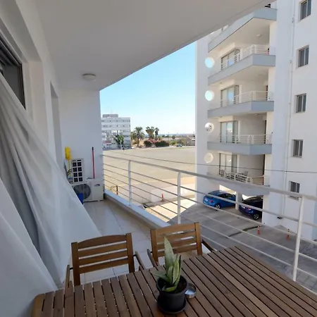 Blue Dawn Center Flat شقة *